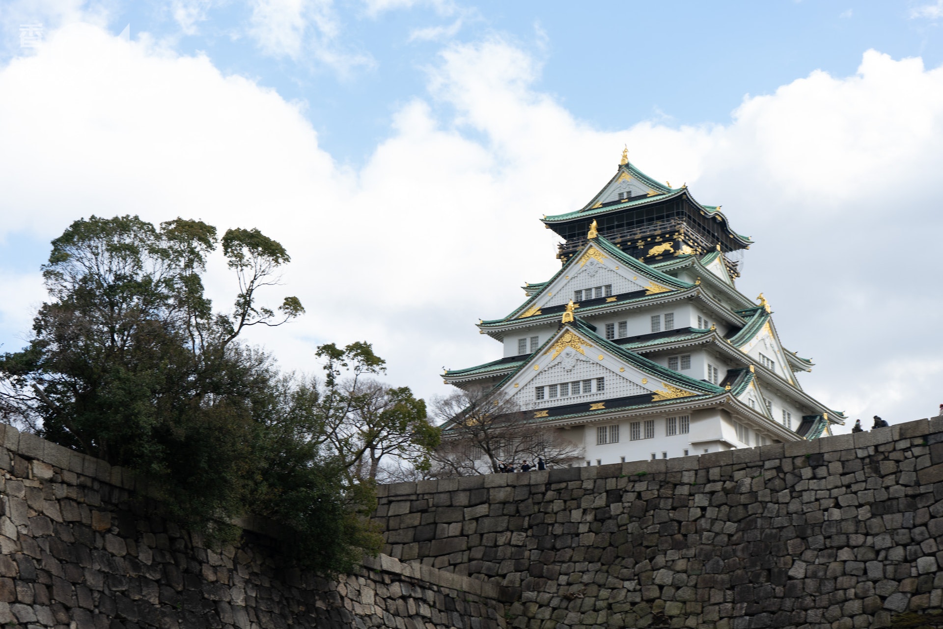 「大阪城公園影到座城池好宏偉，但上到去原來只係石屎建築」（圖片來源：Instagram@johnnycyc）