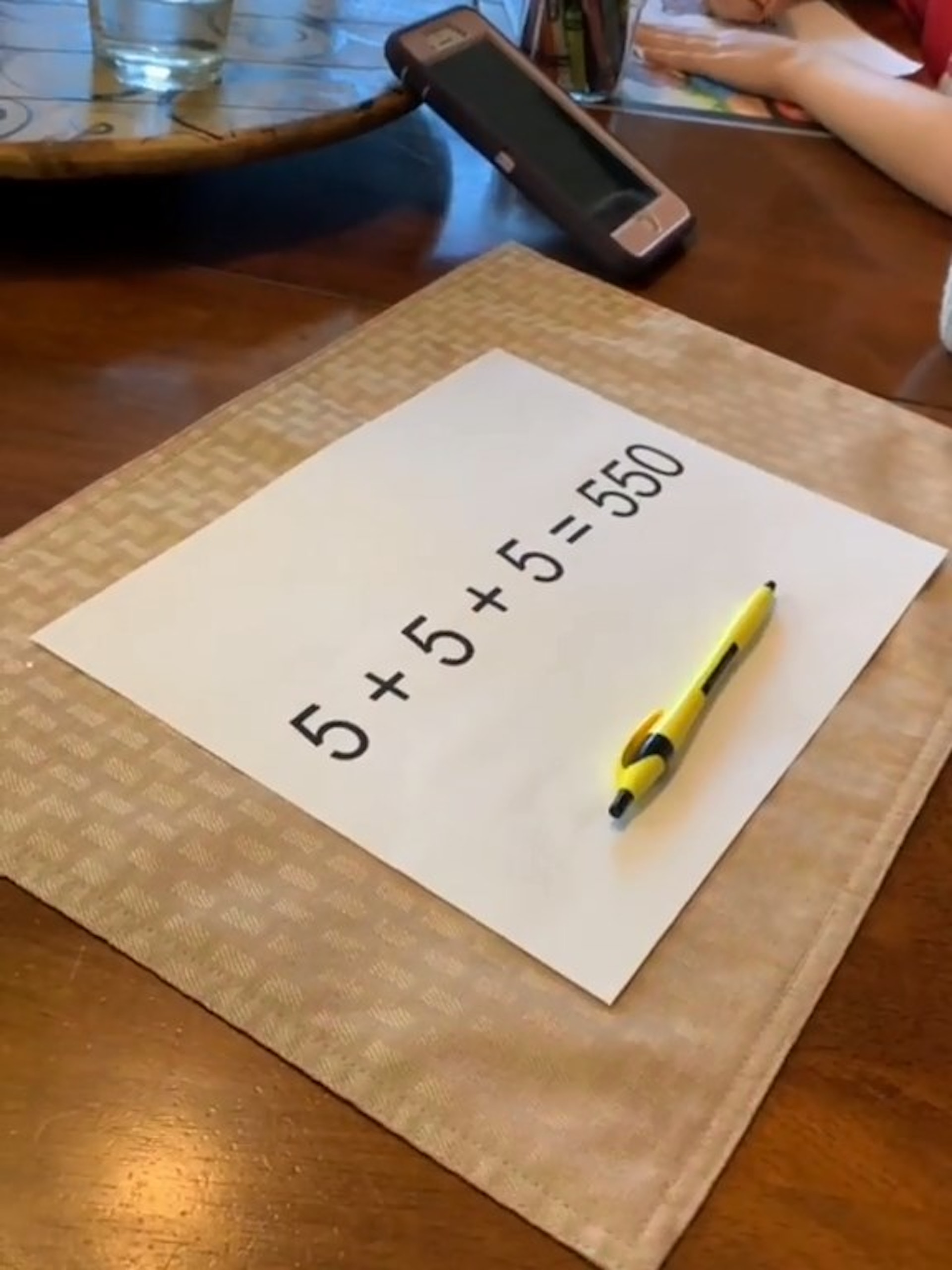 神奇 5 5 5 550 畫1筆讓算式成立答案非 他秒破解 神奇 5 5 5 550 畫1筆讓算式成立答案非 他秒破解