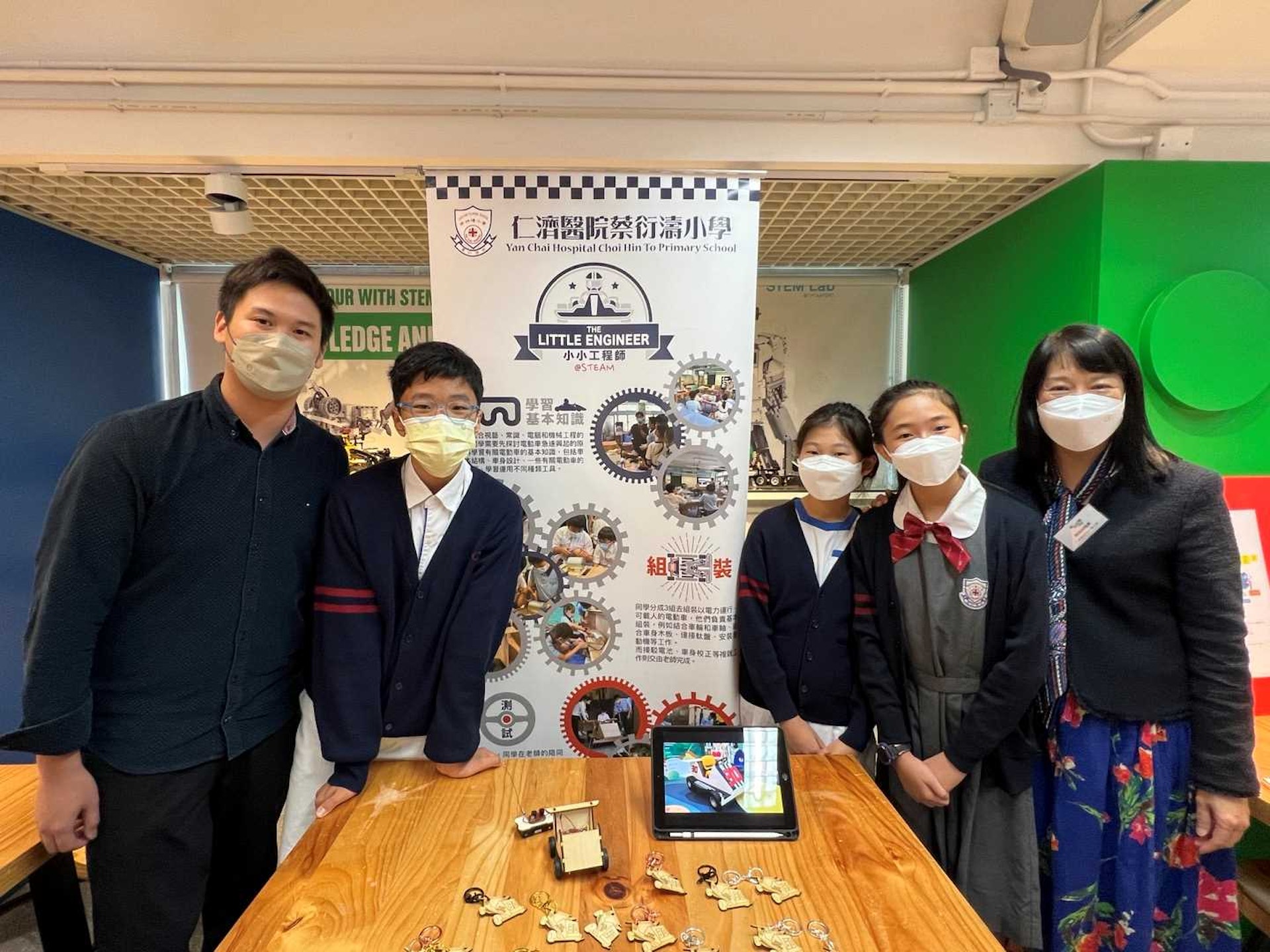 仁濟醫院蔡衍濤小學的參展作品是電動車。(翁曼琛攝) 仁濟醫院蔡衍濤小學的參展作品是電動車。(翁曼琛攝)