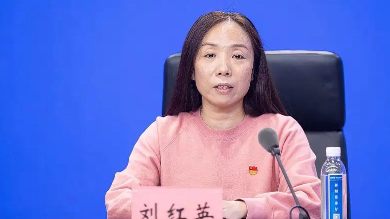 鄭州女幹部防疫記招哭訴缺席女兒成人禮惹議 官媒斥:少打悲情牌 鄭州女幹部防疫記招哭訴缺席女兒成人禮惹議 官媒斥:少打悲情牌