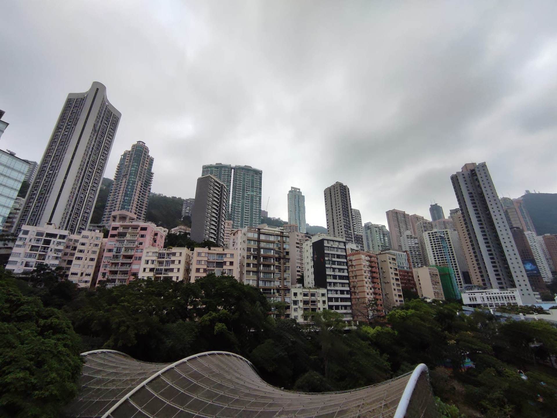 萊坊看淡今年香港住宅市場走勢,樓價跌幅最多高達5%。 萊坊看淡今年香港住宅市場走勢,樓價跌幅最多高達5%。