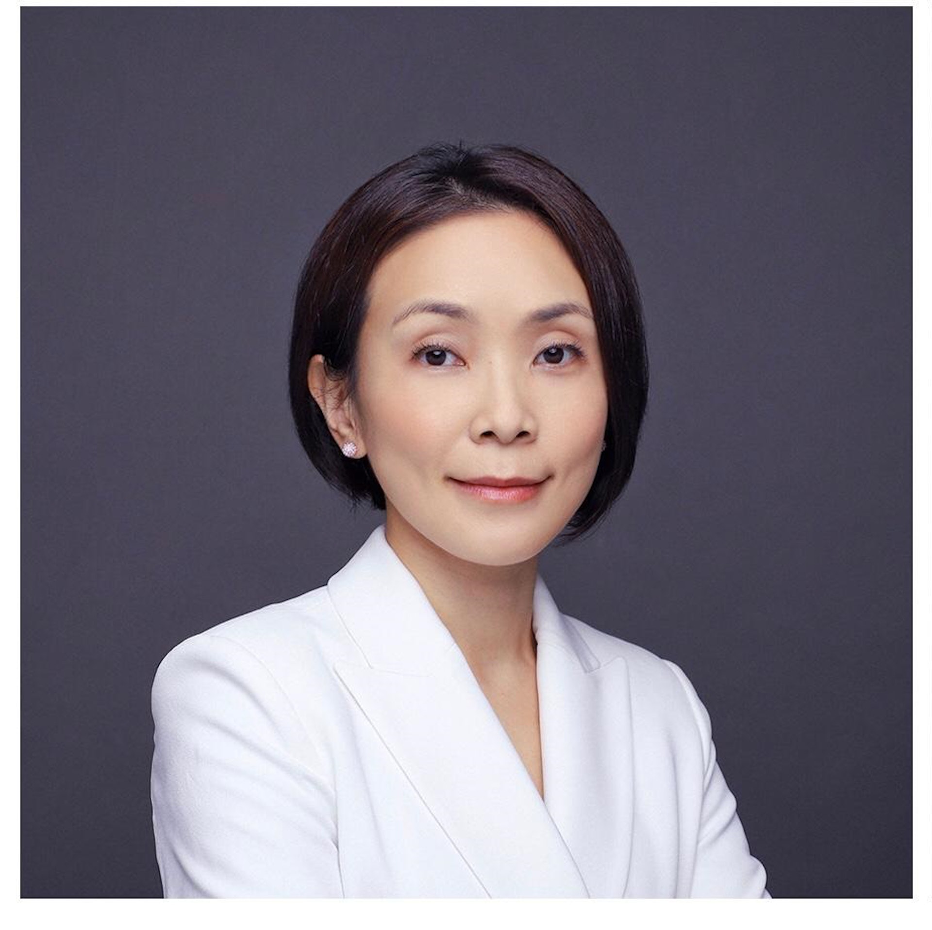 眼科專科醫生郭佩瑋建議使用適當的隱形眼鏡專用清潔藥水每天清潔隱形眼鏡。(圖片由郭佩瑋提供) 眼科專科醫生郭佩瑋建議使用適當的隱形眼鏡專用清潔藥水每天清潔隱形眼鏡。(圖片由郭佩瑋提供)