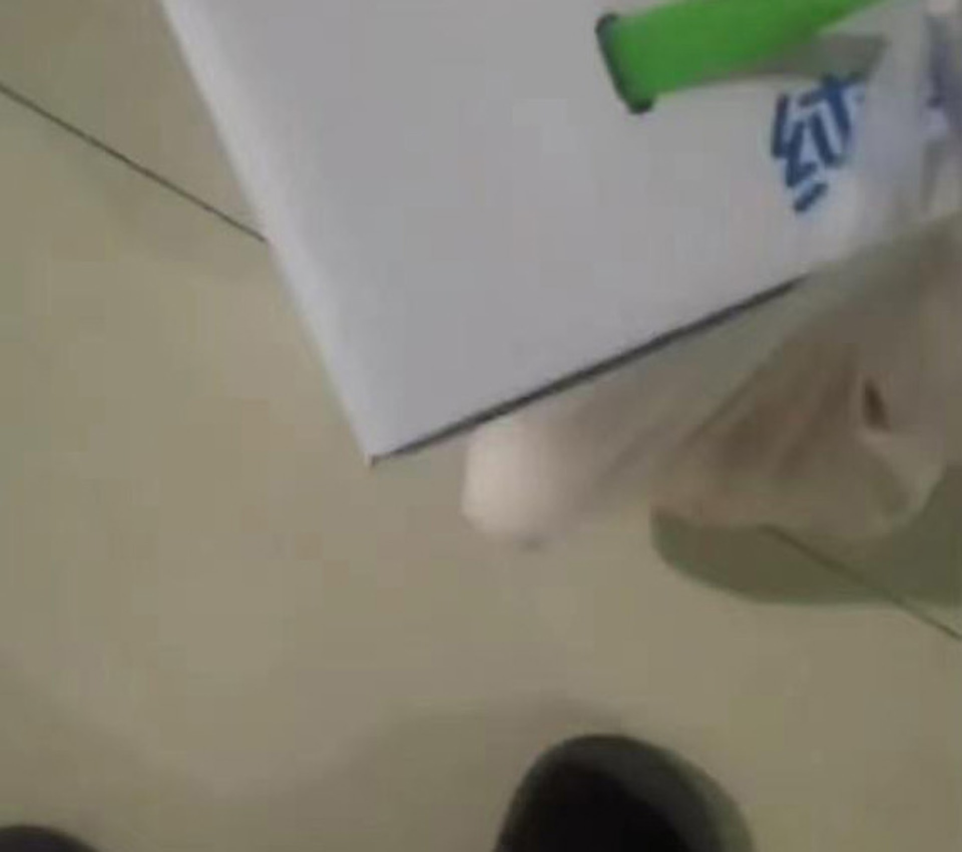 紙條同時附上雞蛋。(網上圖片) 紙條同時附上雞蛋。(網上圖片)