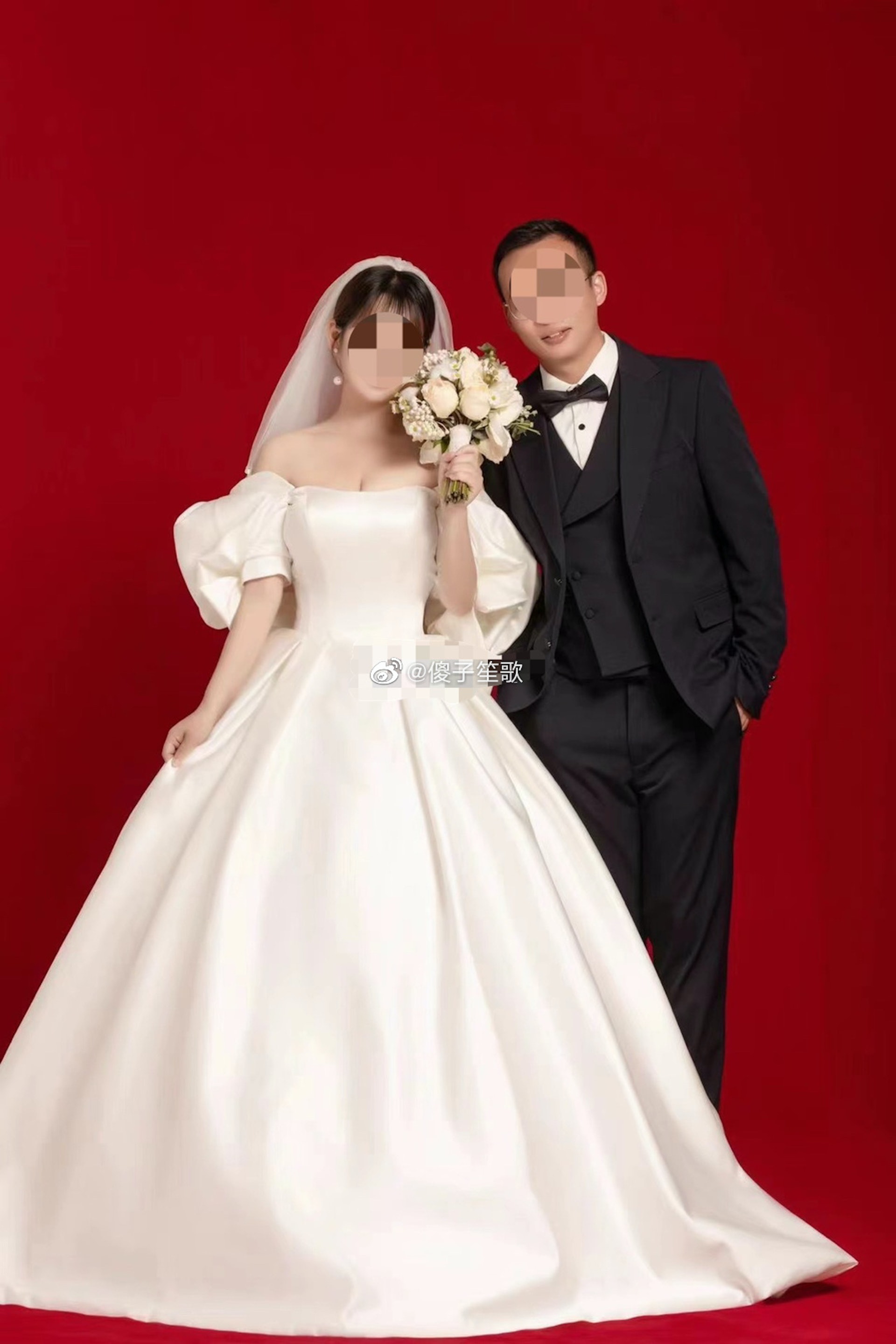 內地湖南張家界近日熱傳一名新娘於結婚前,竟然同意穿着婚紗與「炮友」姦夫偷情。(網上圖片) 內地湖南張家界近日熱傳一名新娘於結婚前,竟然同意穿着婚紗與「炮友」姦夫偷情。(網上圖片)