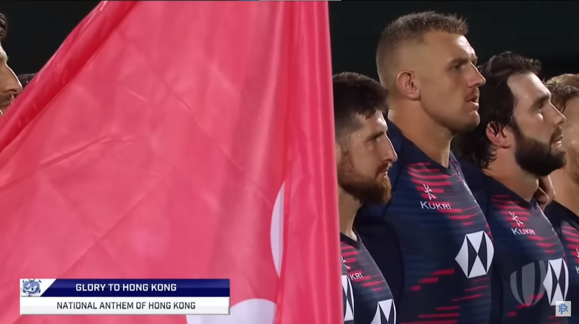上周日(6日)香港對葡萄牙世界盃欖球賽(Rugby World Cup)終極復活賽中,當播奏中國國歌時,直播片彈出的字幕卻誤列為《願榮光歸香港》。(Rubgy Pass圖片截圖) 上周日(6日)香港對葡萄牙世界盃欖球賽(Rugby World Cup)終極復活賽中,當播奏中國國歌時,直播片彈出的字幕卻誤列為《願榮光歸香港》。(Rubgy Pass圖片截圖)
