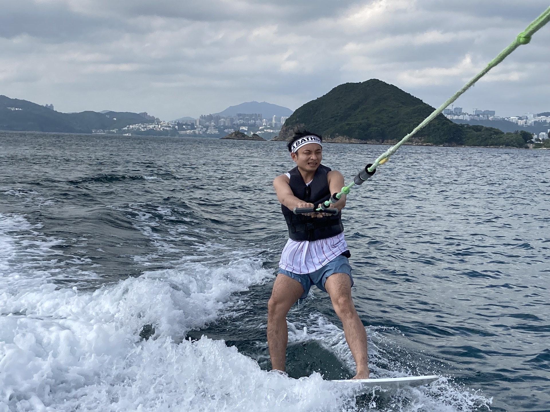 Dee玩wakesurf。 Dee玩wakesurf。