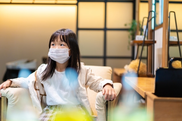 中醫指,「小雪」的來臨會使氣溫驟降,容易使人感到不適,尤其容易誘發心腦血管、呼吸系統、抑鬱等疾病。(photoAC圖片)