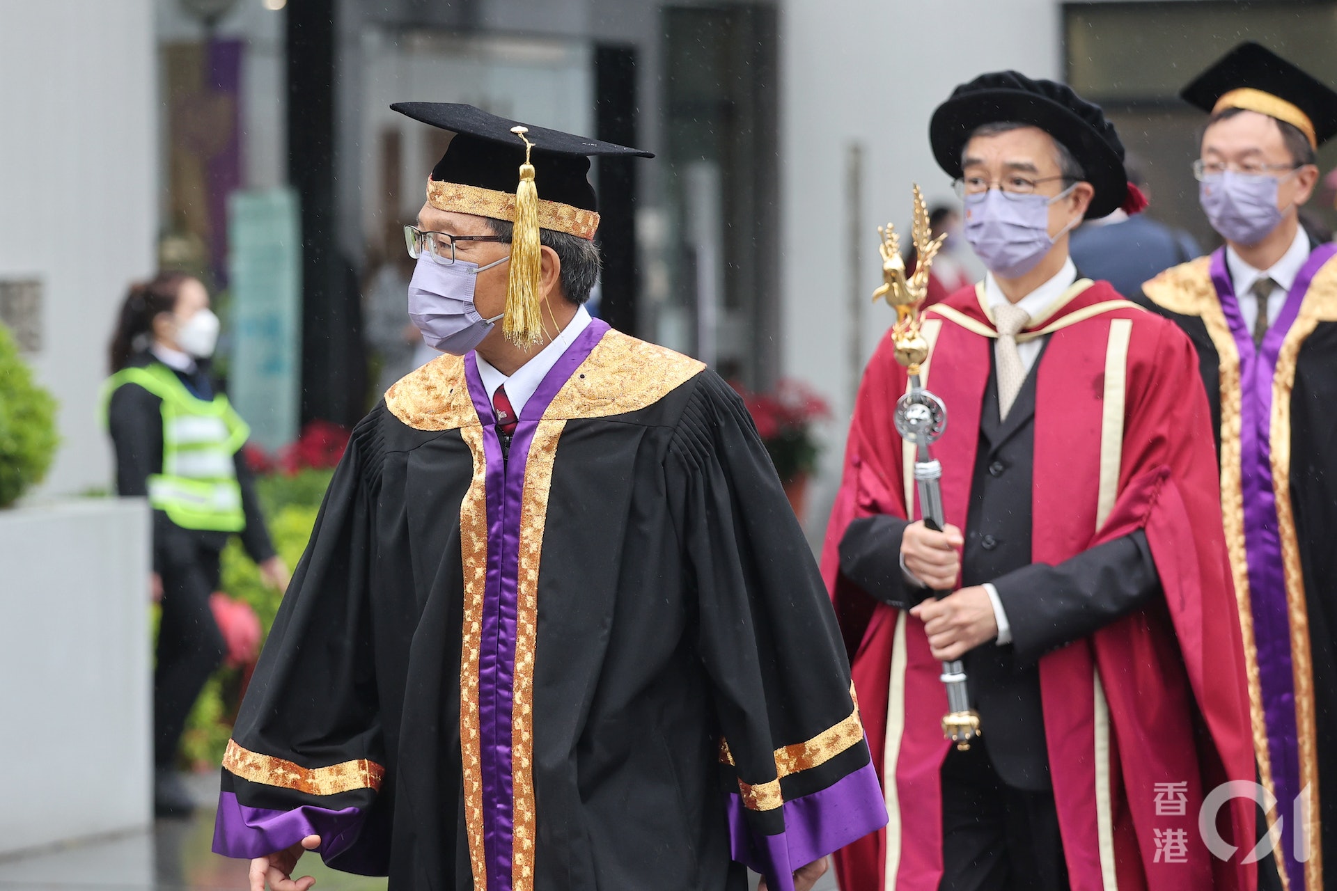 中大校長段崇智致辭時特別提到,中大裝備畢業生具批判思考等能力,相信他們能應對日漸複雜的世界。他又提到知識就是力量,希望學生做出正面改變。(張浩維攝) 中大校長段崇智致辭時特別提到,中大裝備畢業生具批判思考等能力,相信他們能應對日漸複雜的世界。他又提到知識就是力量,希望學生做出正面改變。(張浩維攝)