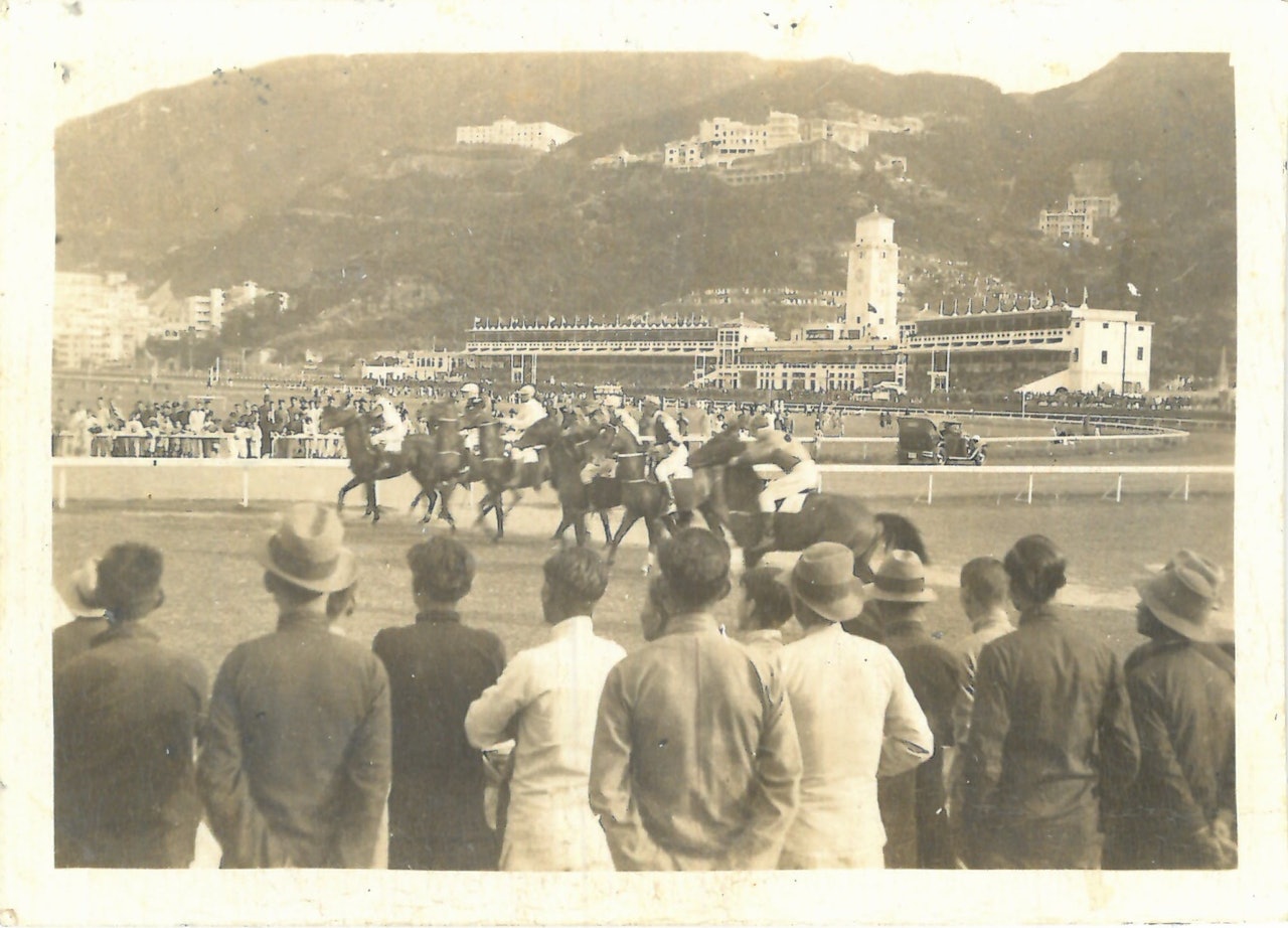 日佔時期跑馬地馬場的賽馬情形。(三聯書店Facebook) 日佔時期跑馬地馬場的賽馬情形。(三聯書店Facebook)