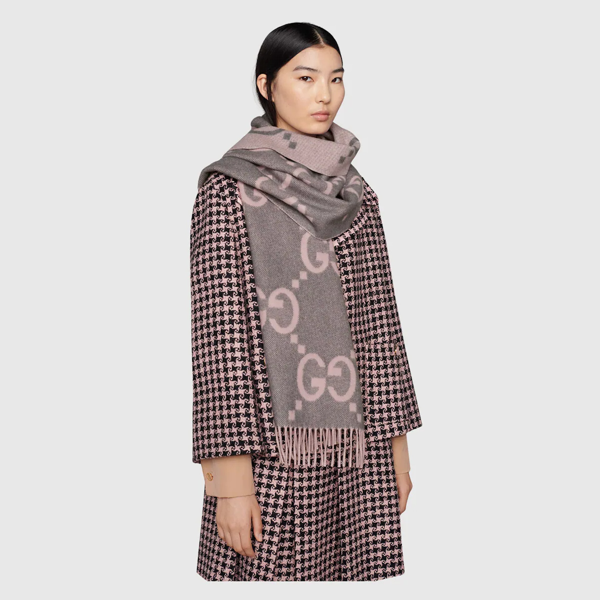 名牌頸巾推介2022|GUCCI GG羊絨提花圍巾 HK$ 8,150(GUCCI 官網) 名牌頸巾推介2022|GUCCI GG羊絨提花圍巾 HK$ 8,150(GUCCI 官網)