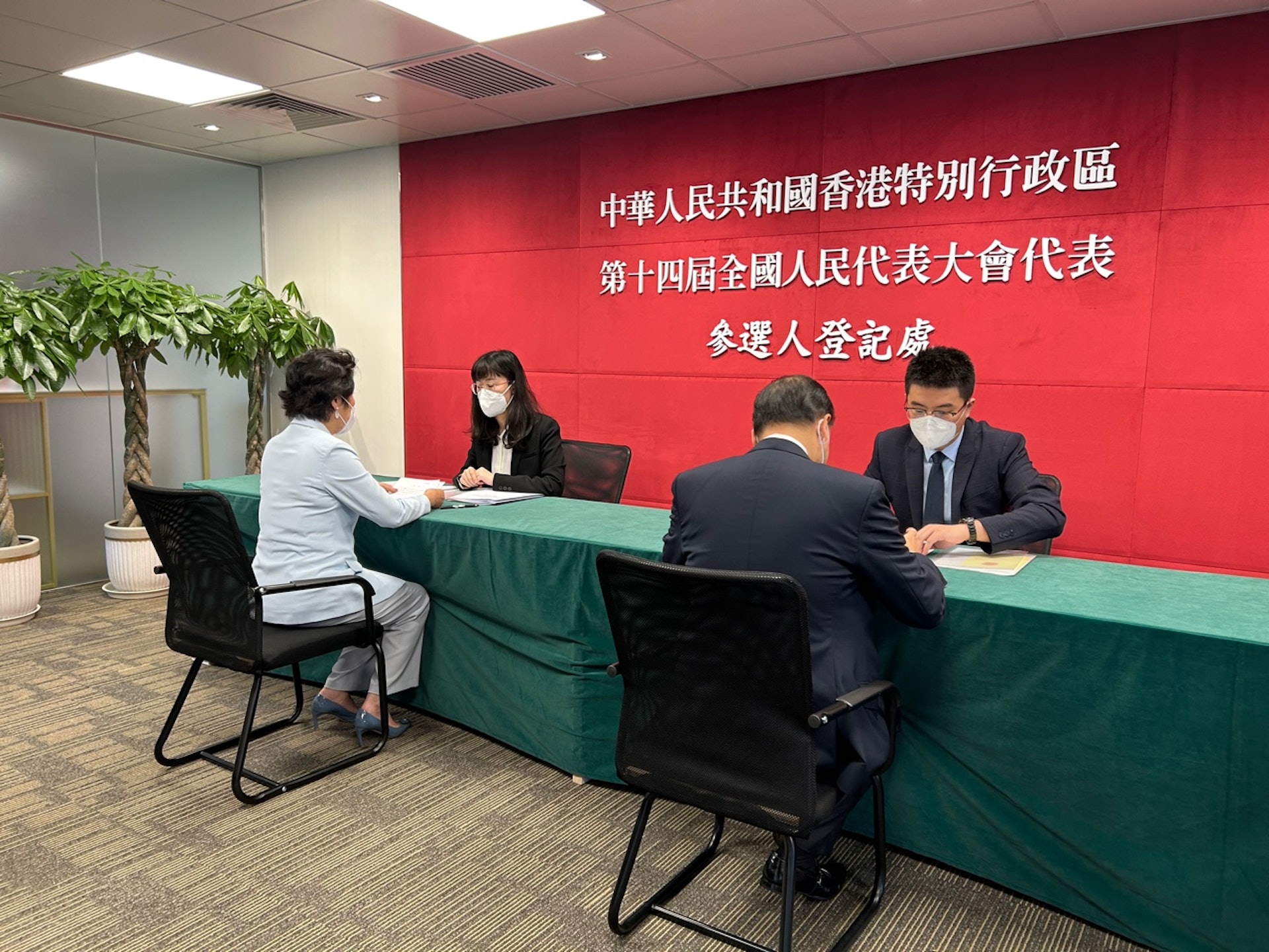 中國兩會正在北京召開之際,《金融時報》今日(6日)爆出早前港區人大代表選舉時,有本身打算競續連任的代表,因為持BNO護照被拒絕。(高諾恆攝) 中國兩會正在北京召開之際,《金融時報》今日(6日)爆出早前港區人大代表選舉時,有本身打算競續連任的代表,因為持BNO護照被拒絕。(高諾恆攝)