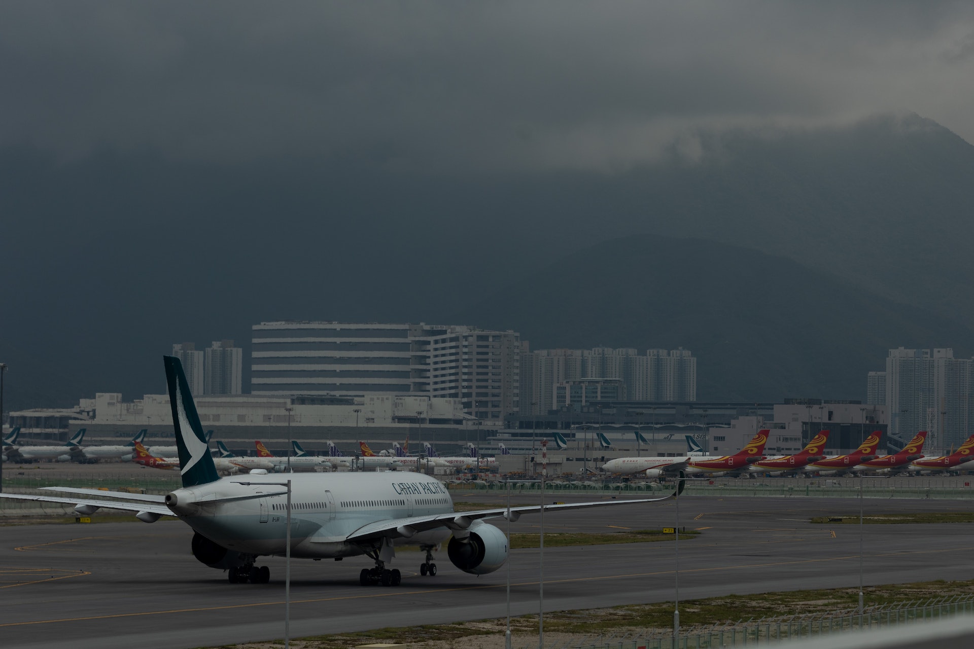 耗資1,415億元龐大工程的香港國際機場三跑系統將於11月28日啟用。(資料圖片/梁鵬威攝) 耗資1,415億元龐大工程的香港國際機場三跑系統將於11月28日啟用。(資料圖片/梁鵬威攝)