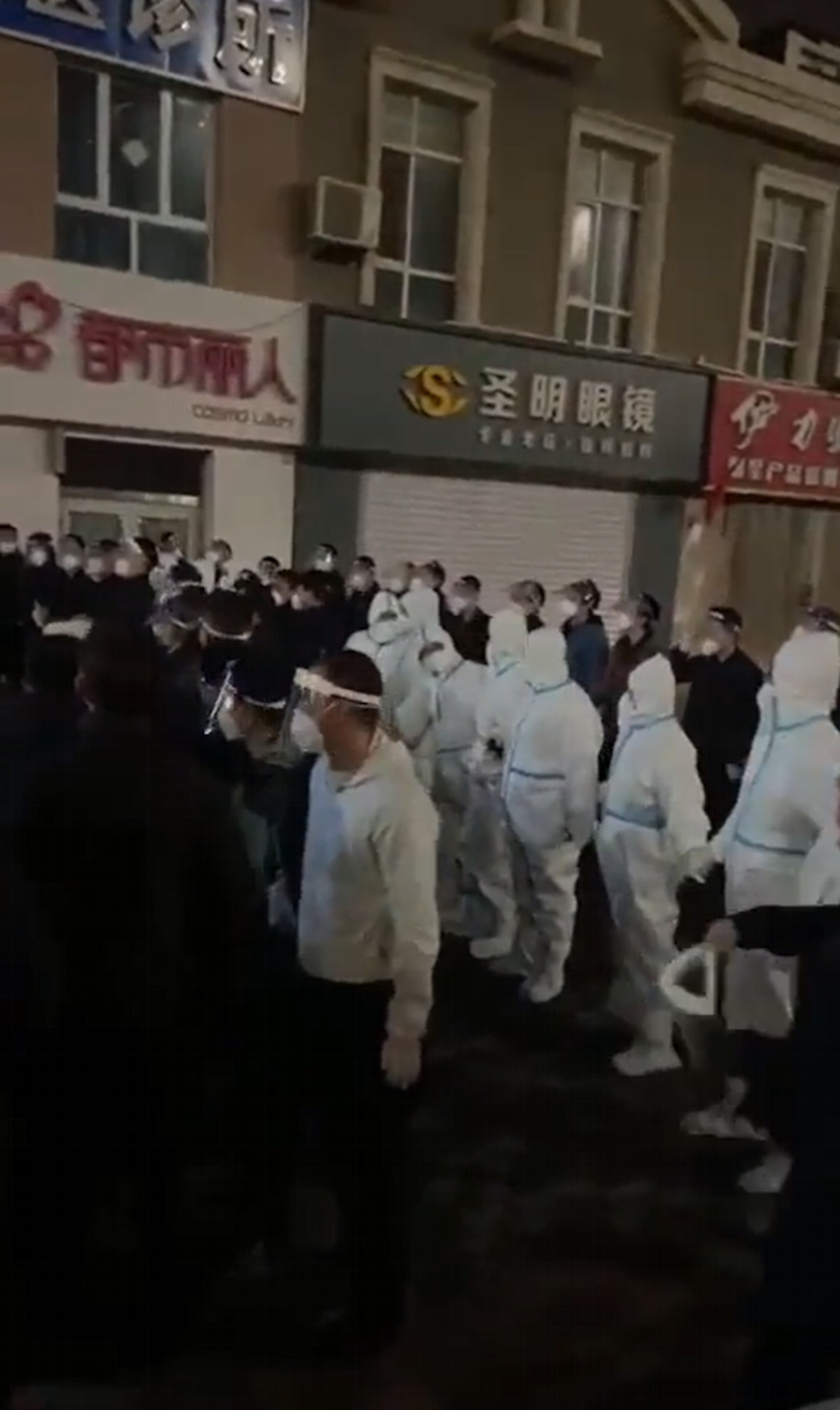 新疆烏魯木齊發生示威。(影片截圖) 新疆烏魯木齊發生示威。(影片截圖)