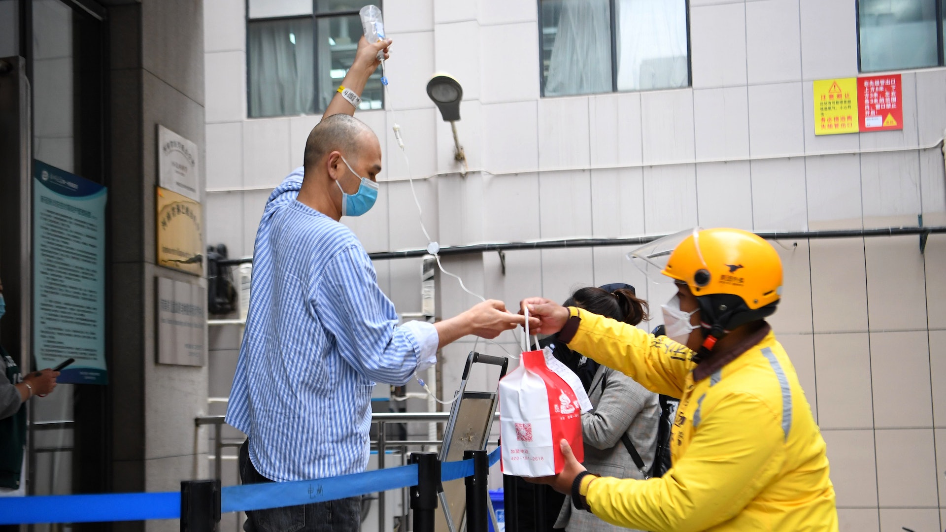 鄭州疫情|明起每戶可派一人外出採購物資 30日轉常態化動態清零 鄭州疫情|明起每戶可派一人外出採購物資 30日轉常態化動態清零