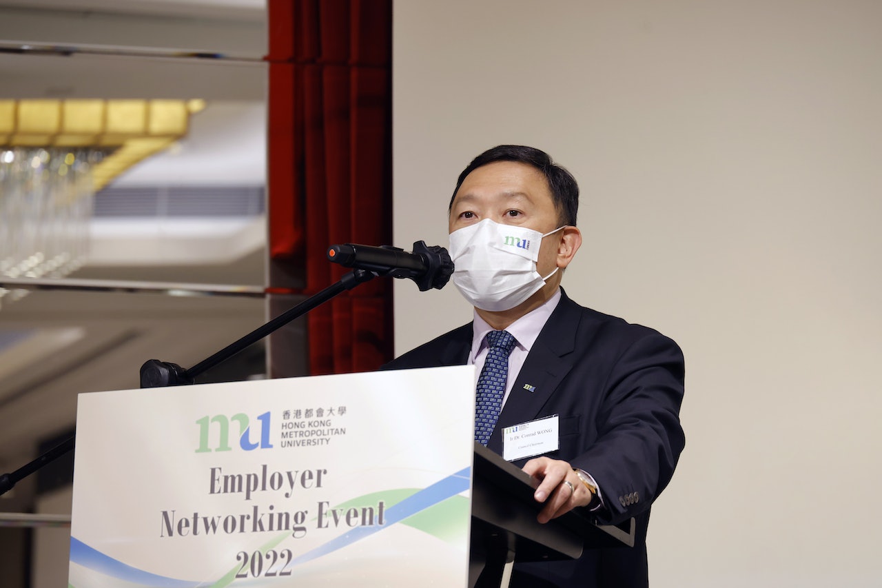 都大校董會主席黃天祥博士工程師表示,校方希望在設計課程方面能聽取僱主意見,以及在實習培訓、導師指導、服務學習計劃等範疇也能得到他們的支持。(香港都會大學提供) 都大校董會主席黃天祥博士工程師表示,校方希望在設計課程方面能聽取僱主意見,以及在實習培訓、導師指導、服務學習計劃等範疇也能得到他們的支持。(香港都會大學提供)