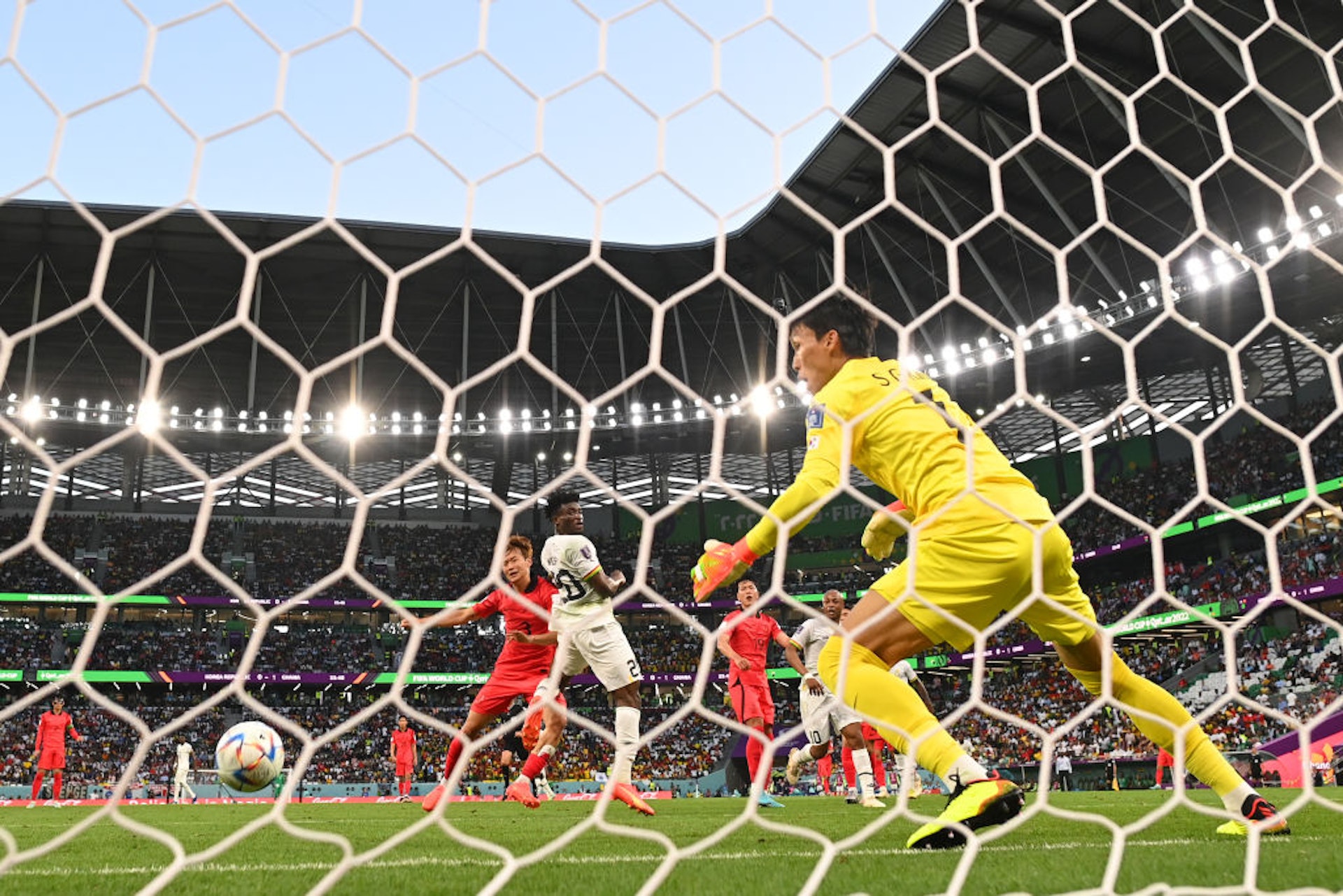 古度斯搶點,頭槌頂入,加納領先到2:0。(Getty Images) 古度斯搶點,頭槌頂入,加納領先到2:0。(Getty Images)