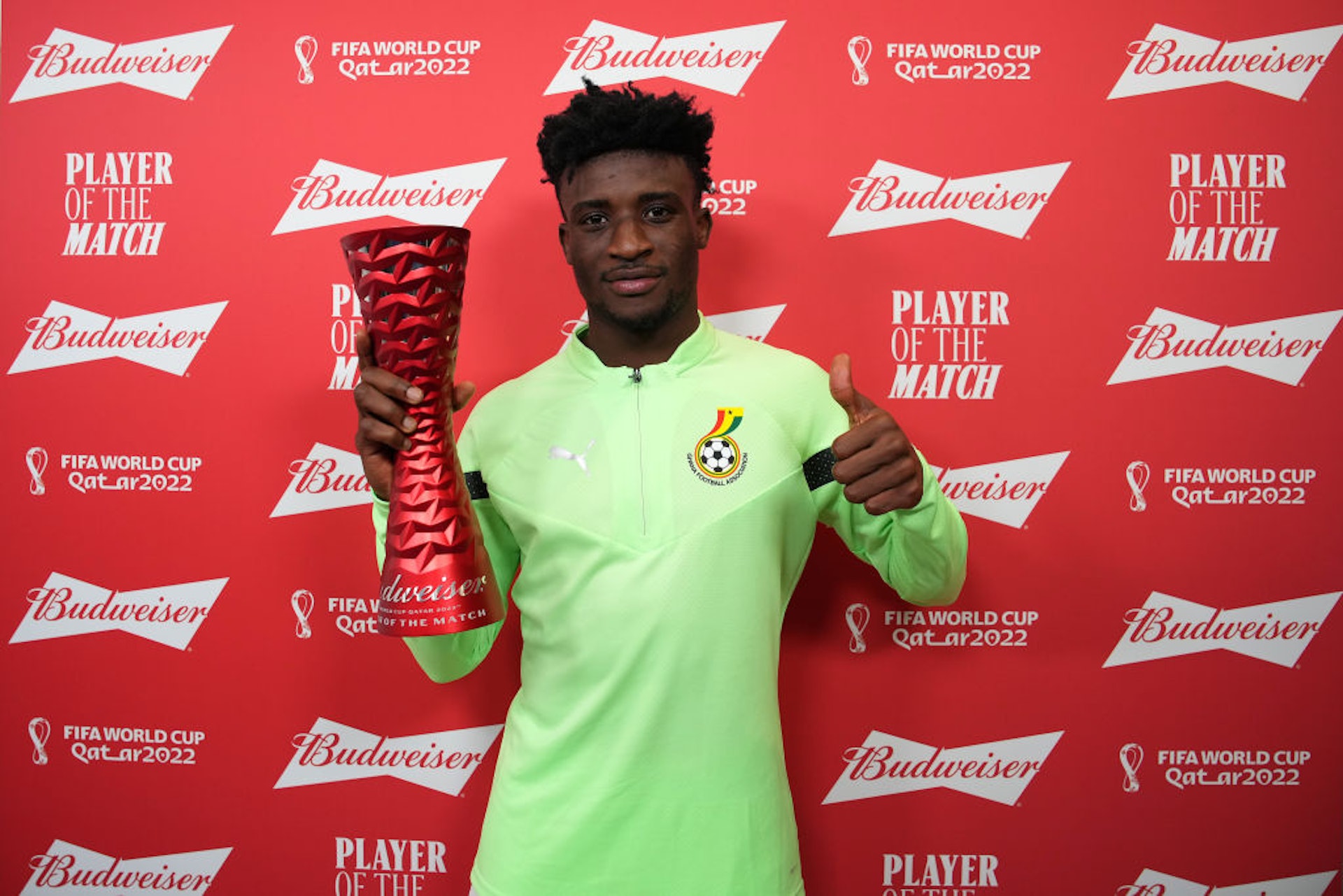 為加納梅開二度的中場古度斯賽後獲得最佳球員的獎項。(Getty Images) 為加納梅開二度的中場古度斯賽後獲得最佳球員的獎項。(Getty Images)