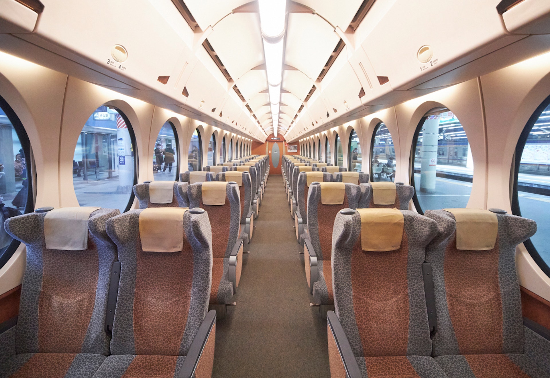 「Rapi:t」特急列車的室內設計相當豪華（圖片來源：南海電氣鐵道株式會社）
