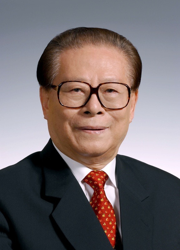 新華社11月30日公布江澤民遺照。(新華社)