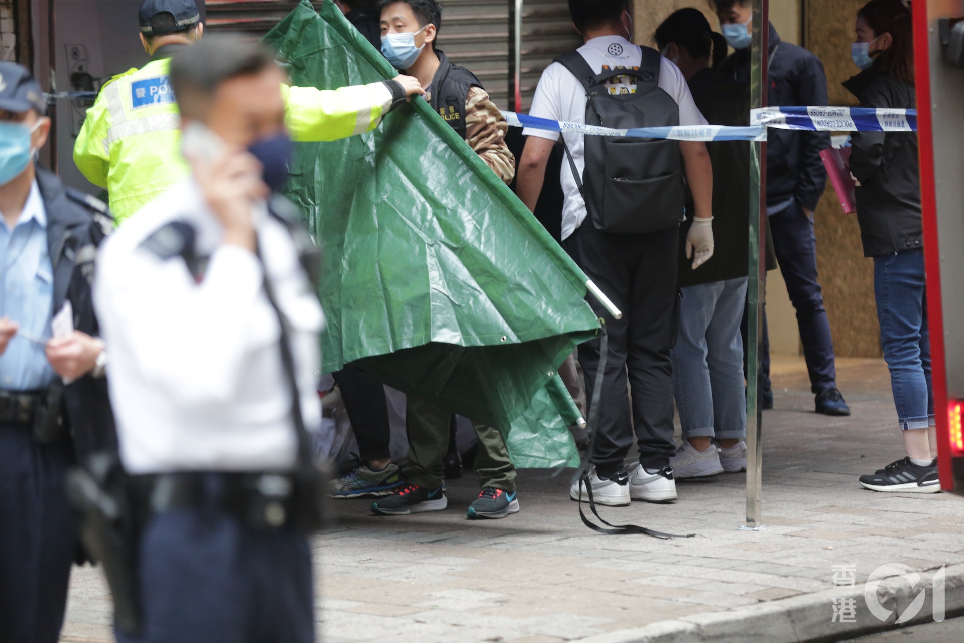 灣仔金樂大廈奪命火警,驚揭起火單位內死亡的男住戶心口插刀。(黃偉民攝)