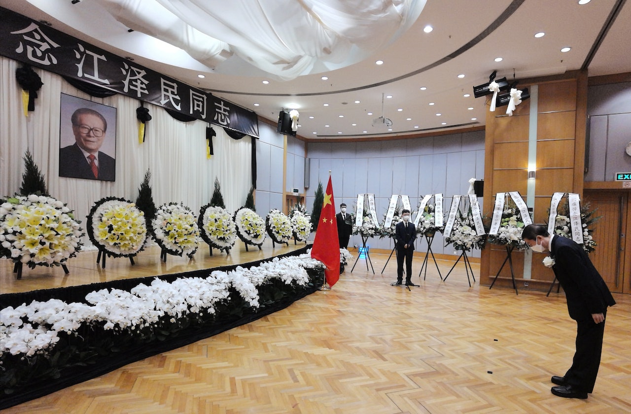 前國家主席江澤民逝世,中聯辦設靈。 前國家主席江澤民逝世,中聯辦設靈。
