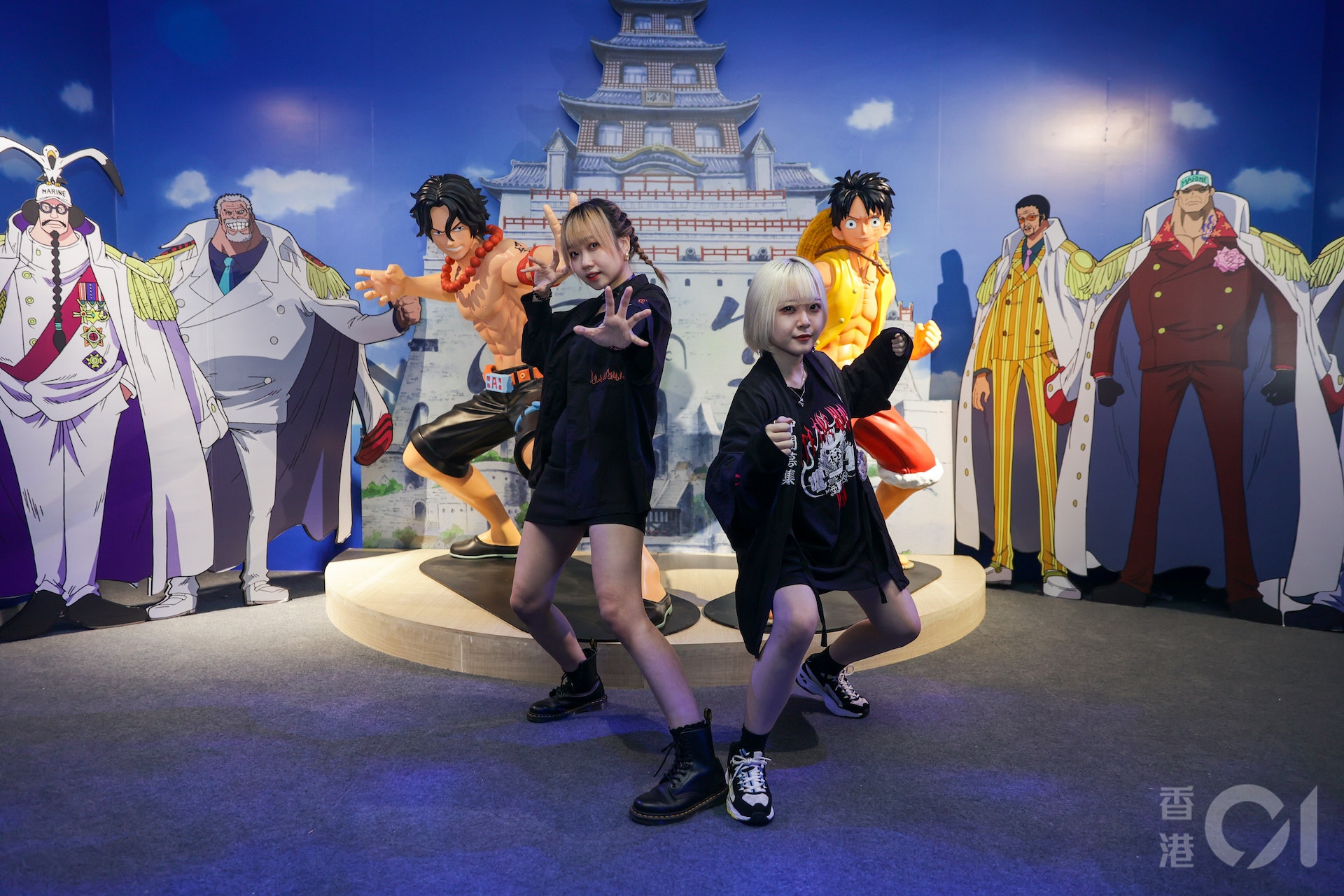 One Piece 大海賊時代香港展|海軍頂上決戰場景,有大量軍艦跟海軍將領包圍路飛、艾斯。(蘇煒然 攝) One Piece 大海賊時代香港展|海軍頂上決戰場景,有大量軍艦跟海軍將領包圍路飛、艾斯。(蘇煒然 攝)
