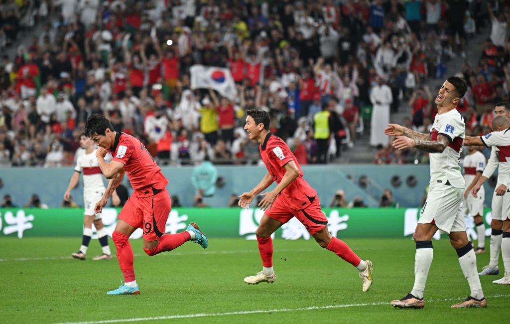 韩国金英权（左）上届曾射入德国队大门，今届又有入球。（GettyImages）