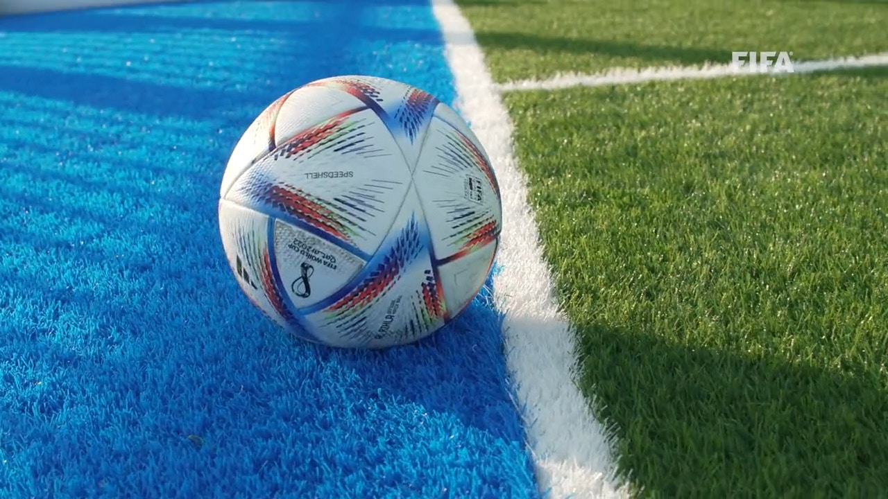 国际足协还分享了一段模拟片段，见到皮球的底部在白线以外，但仍有部分球面在白线之上。（Twitter片段截图）