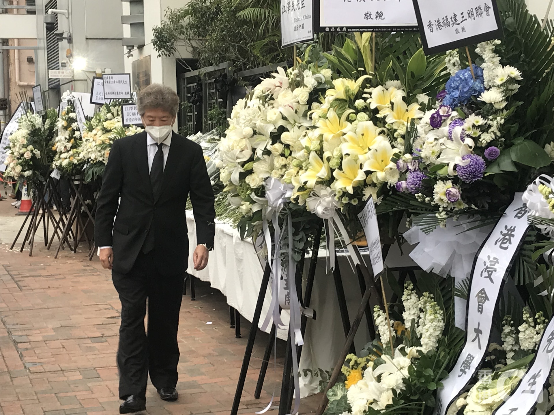 湯家驊到中聯辦致哀,他稱會懷念江澤民的貢獻。(梁晉穎攝) 湯家驊到中聯辦致哀,他稱會懷念江澤民的貢獻。(梁晉穎攝)