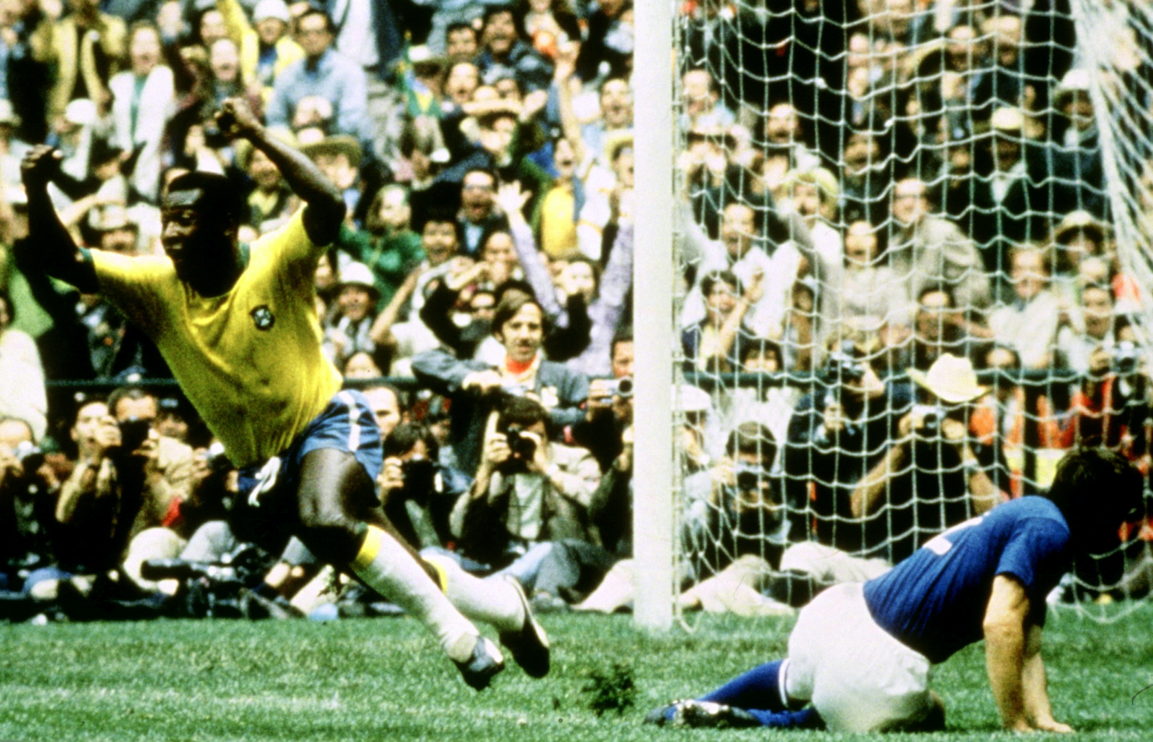 1970年世盃，比利在決賽取得入球，成功第三度捧起世界盃。(路透社)