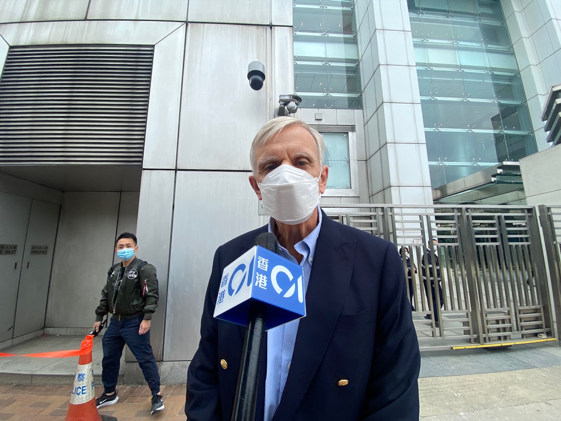 高等法院前法官羅傑志(Anthony Rogers)亦現身悼念,他稱江澤民曾任國家主席,是重要人物。(周皓宜攝) 高等法院前法官羅傑志(Anthony Rogers)亦現身悼念,他稱江澤民曾任國家主席,是重要人物。(周皓宜攝)