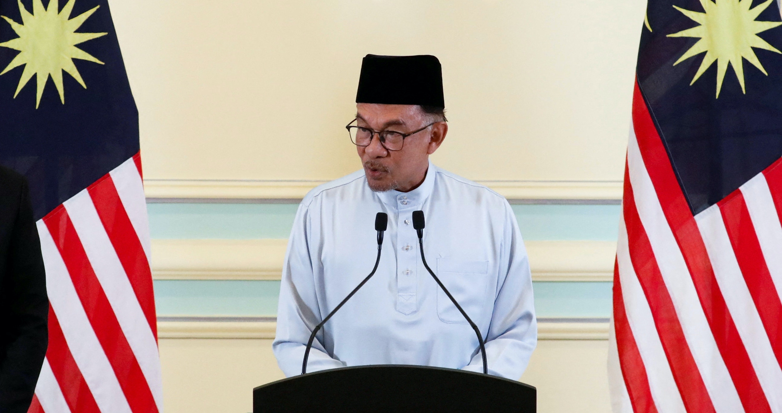 馬來西亞新內閣首次開會安華：重新檢討5G計劃 – 香港01