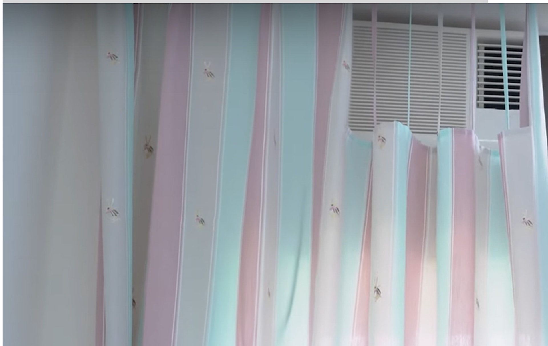 窗簾若遮蓋冷氣機出風位或入風位,最終可能令冷氣機容易變壞或不夠冷。(網上圖片) 窗簾若遮蓋冷氣機出風位或入風位,最終可能令冷氣機容易變壞或不夠冷。(網上圖片)