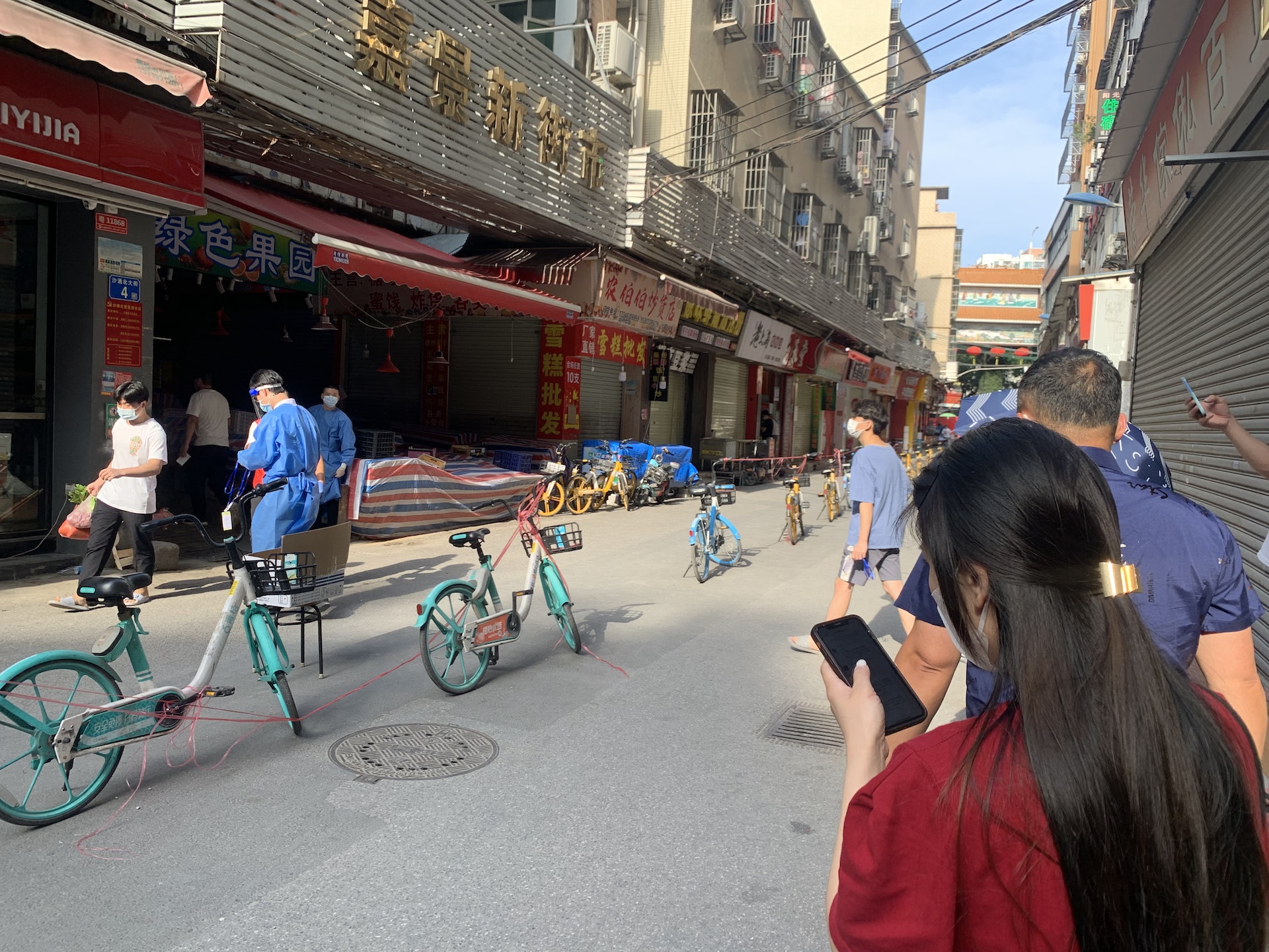 封控期間,居廣州港人梁先生不斷向公司請假協調,並承擔貴過平日一半的菜價。(受訪者提供) 封控期間,居廣州港人梁先生不斷向公司請假協調,並承擔貴過平日一半的菜價。(受訪者提供)