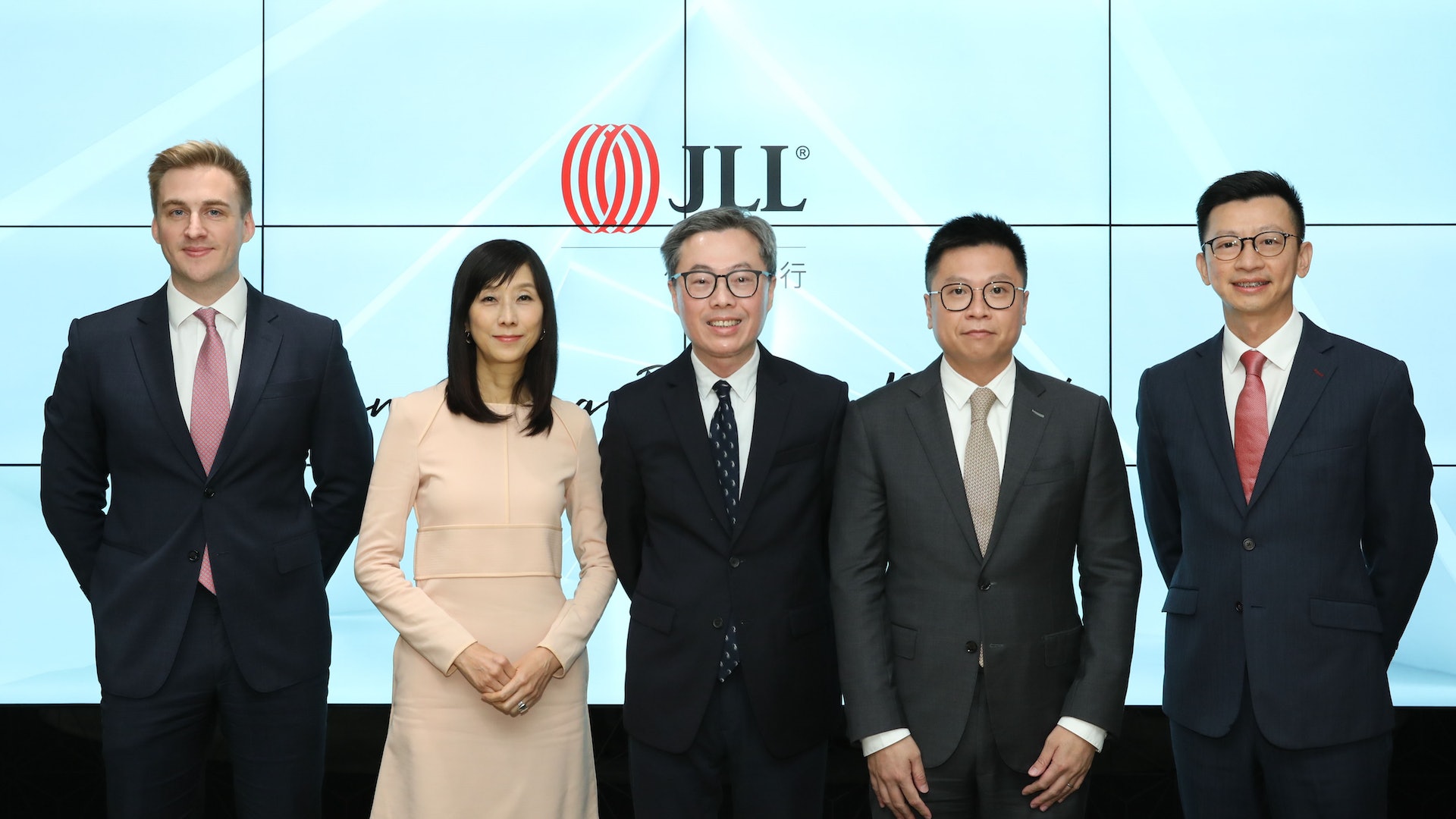 仲量聯行:通關對本港樓市未必即時見效 料明年樓價再跌一成 仲量聯行:通關對本港樓市未必即時見效 料明年樓價再跌一成