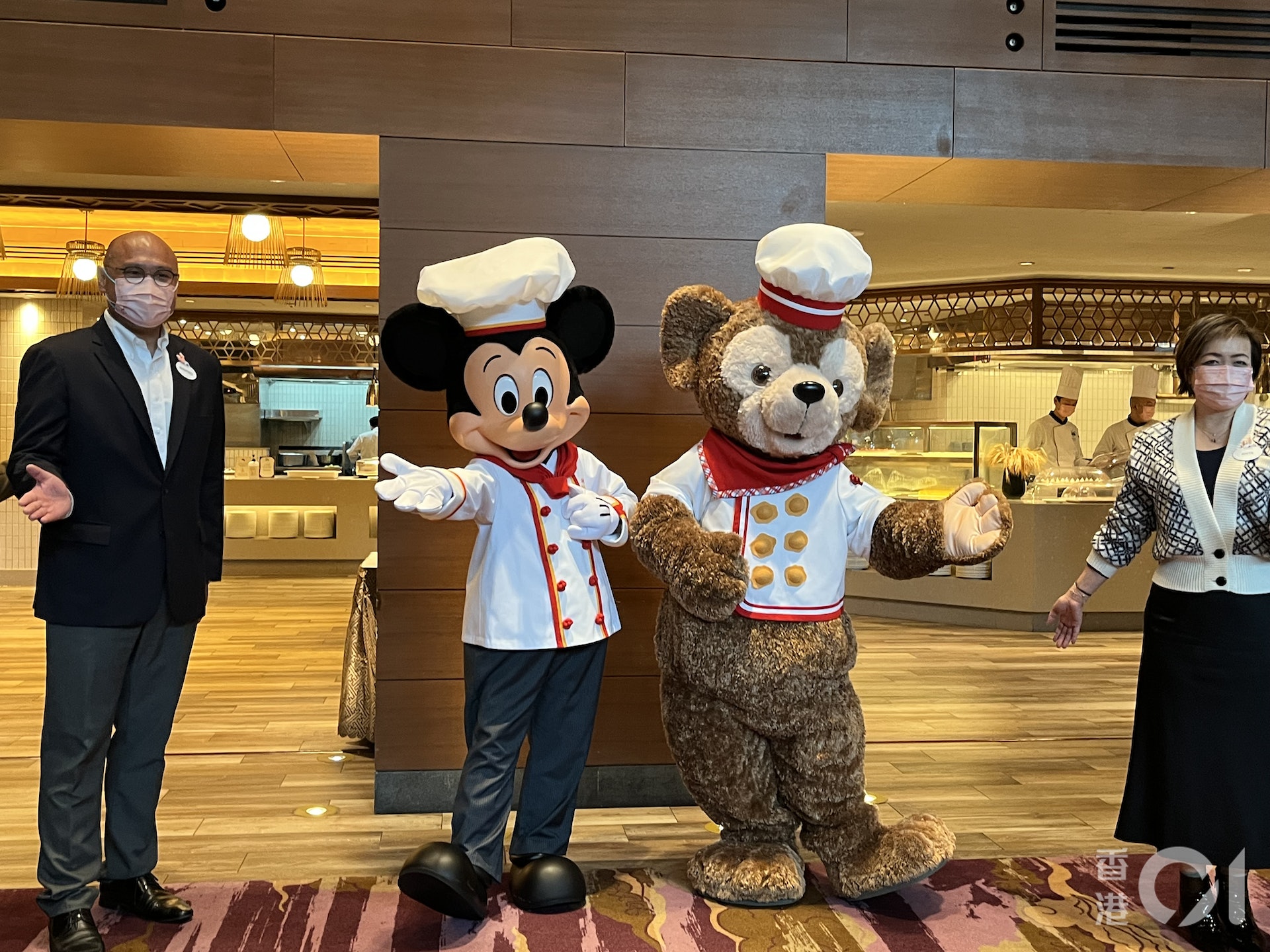 香港迪士尼樂園度假區12月16日公布新食品款式,形容正磨拳擦掌等待旅客重來香港。(歐陽德浩攝) 香港迪士尼樂園度假區12月16日公布新食品款式,形容正磨拳擦掌等待旅客重來香港。(歐陽德浩攝)
