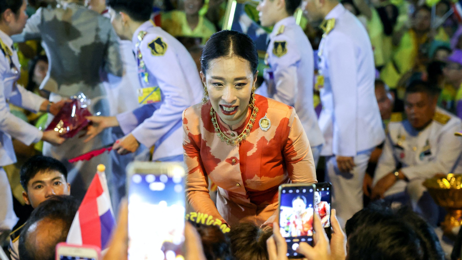 泰國長公主心臟受感染昏迷 宮務處再發聲明:以藥物及儀器維生 泰國長公主心臟受感染昏迷 宮務處再發聲明:以藥物及儀器維生