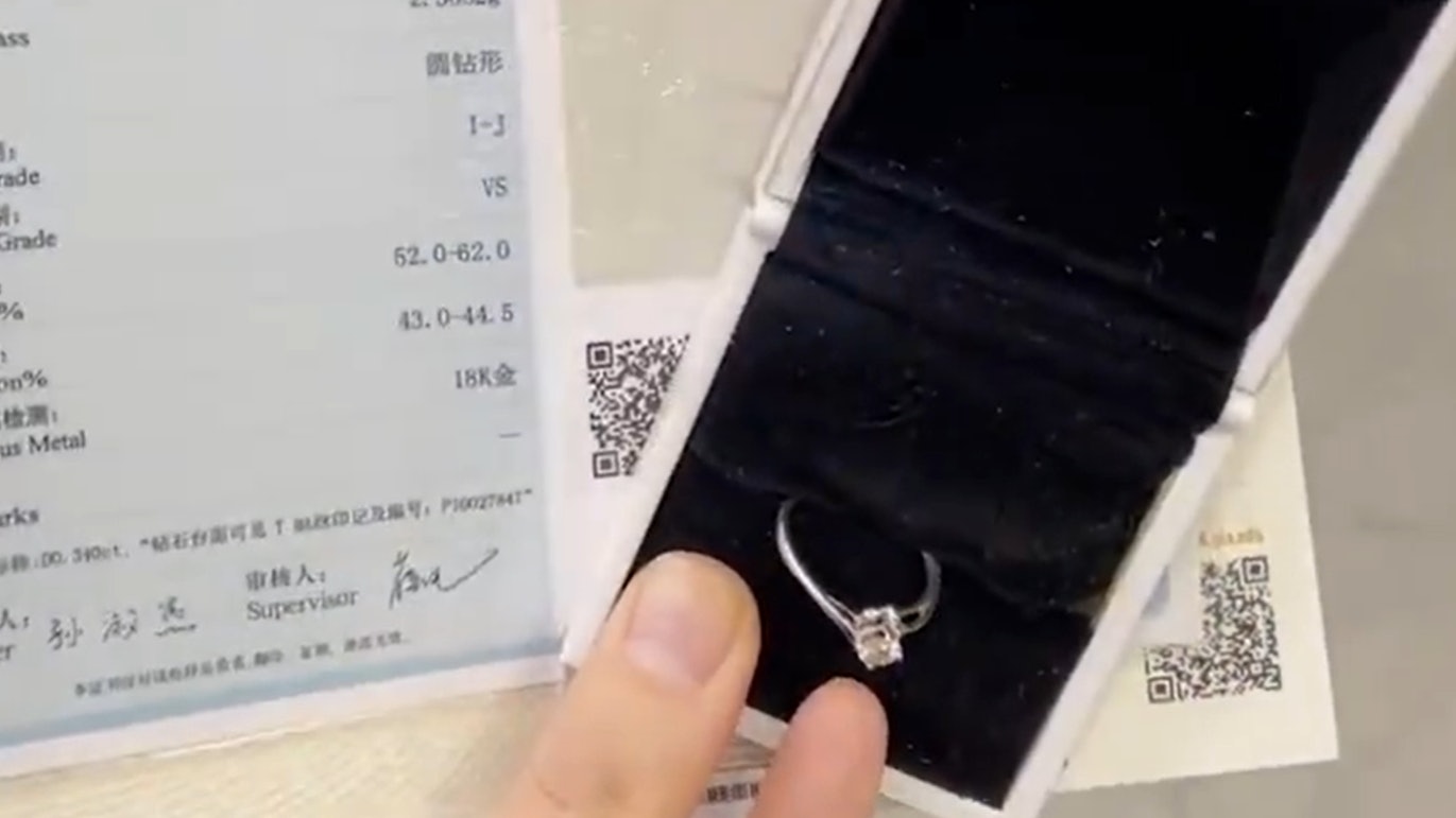 女子急用錢!周大福2萬元鑽戒卻賣不了3千元?網民:不如買黃金 女子急用錢!周大福2萬元鑽戒卻賣不了3千元?網民:不如買黃金