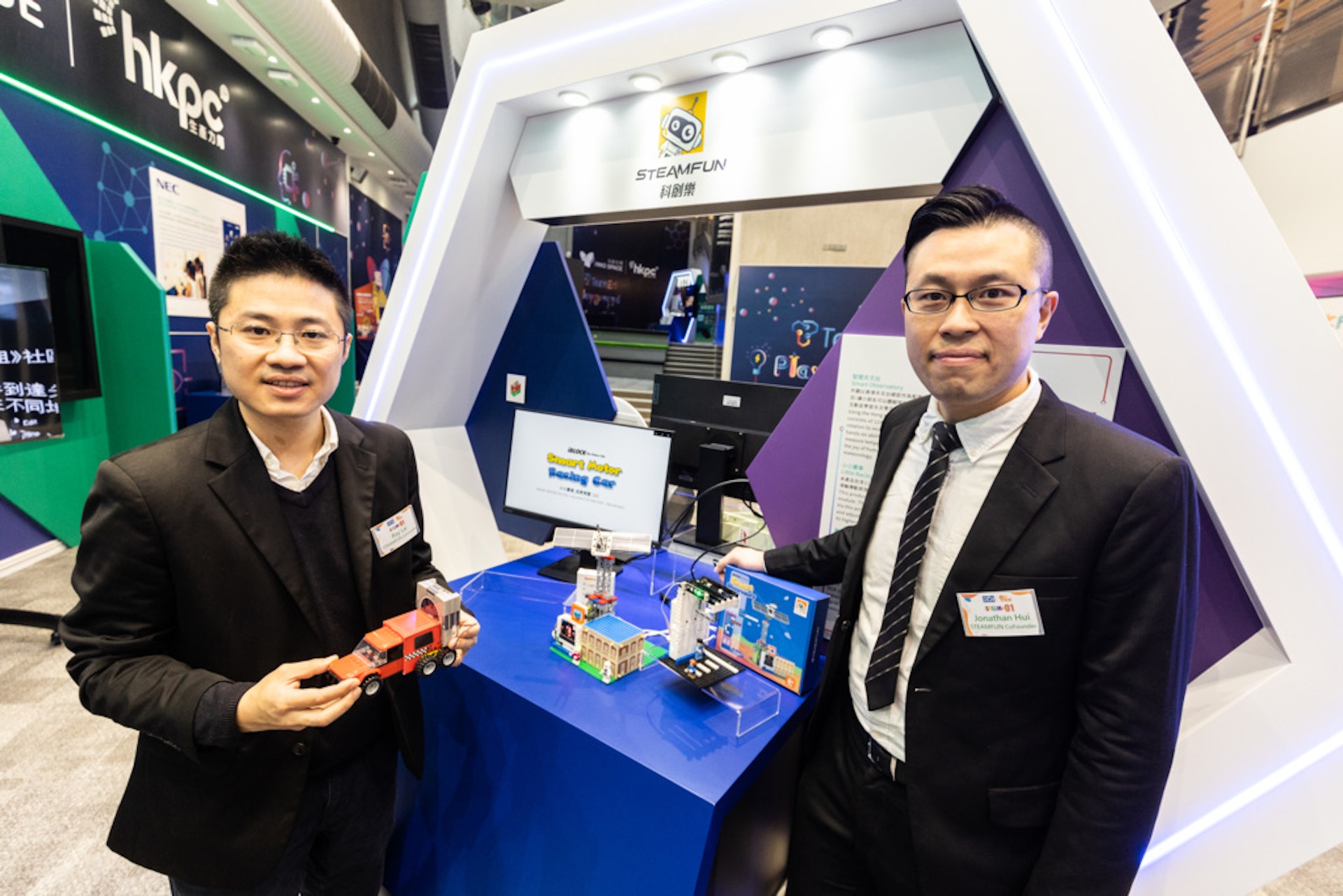 「STEAMFUN」聯合創辦人 — Ray(左)及 Jonathan(右)。(梁鵬威攝) 「STEAMFUN」聯合創辦人 — Ray(左)及 Jonathan(右)。(梁鵬威攝)