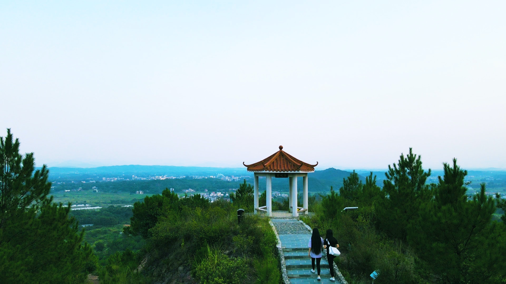 遠眺連綿群山 連平縣融媒體中心供圖 遠眺連綿群山 連平縣融媒體中心供圖