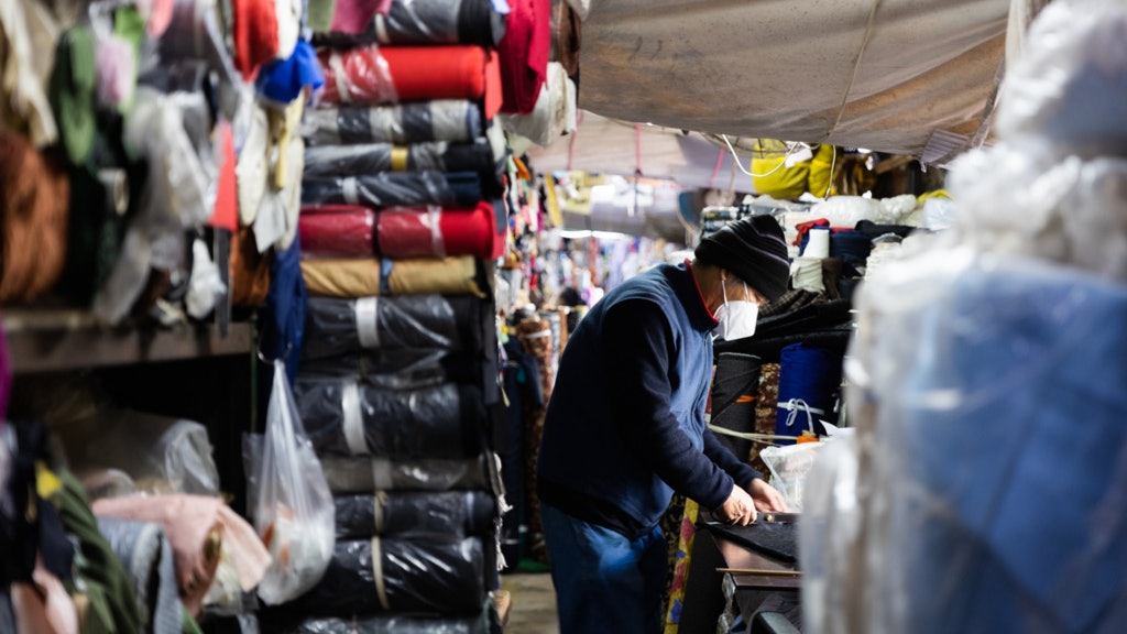 深水埗「棚仔」16租戶接受搬遷布販：新址應正名新棚仔布藝市場