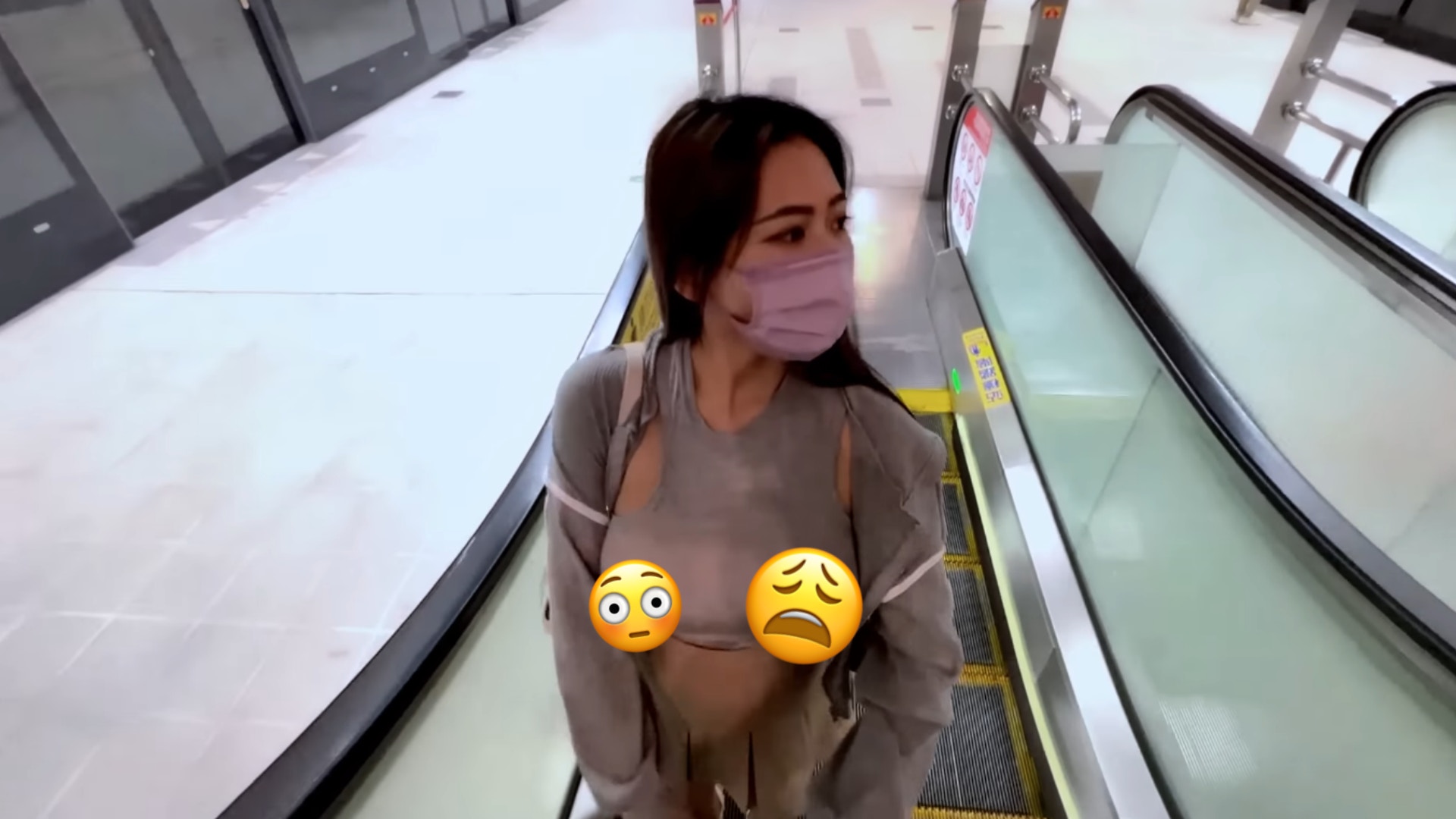 無罩散步｜台灣英文老師不戴胸圍凸點搭地鐵　網民：真羨慕乘客