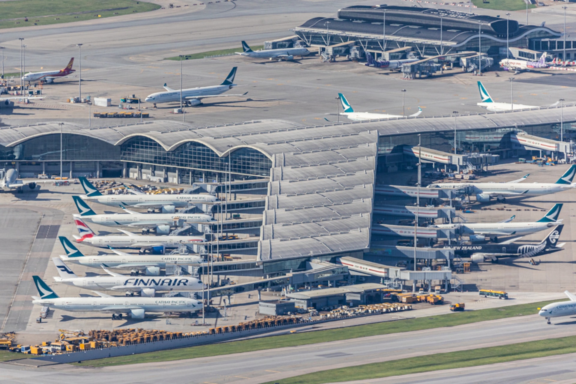 耗資1,415億元龐大工程的香港國際機場三跑系統將於11月28日啟用。(資料圖片/梁鵬威攝) 耗資1,415億元龐大工程的香港國際機場三跑系統將於11月28日啟用。(資料圖片/梁鵬威攝)