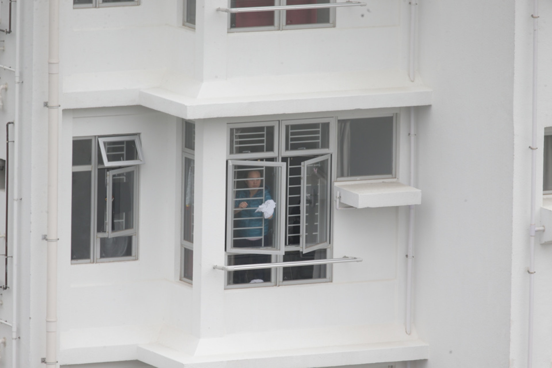 抹窗不應該是一件危險的家務事,只要善用抹窗工具,可以避免不少家居危險。(資料圖片) 抹窗不應該是一件危險的家務事,只要善用抹窗工具,可以避免不少家居危險。(資料圖片)