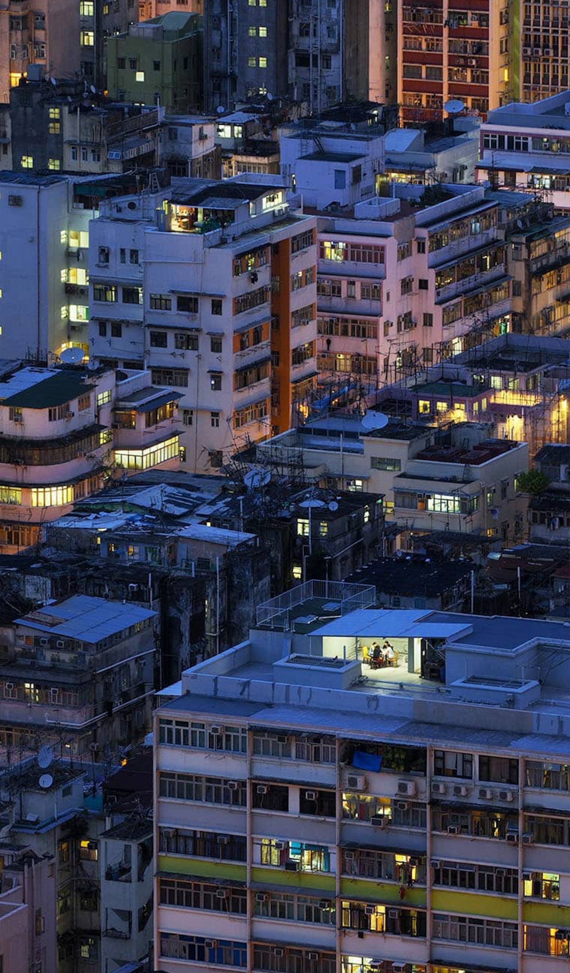 Romain Jacquet-Lagrèze 《Concrete Stories》(圖片來源:https://moom.cat/l/MIAVL5) Romain Jacquet-Lagrèze 《Concrete Stories》(圖片來源:https://moom.cat/l/MIAVL5)