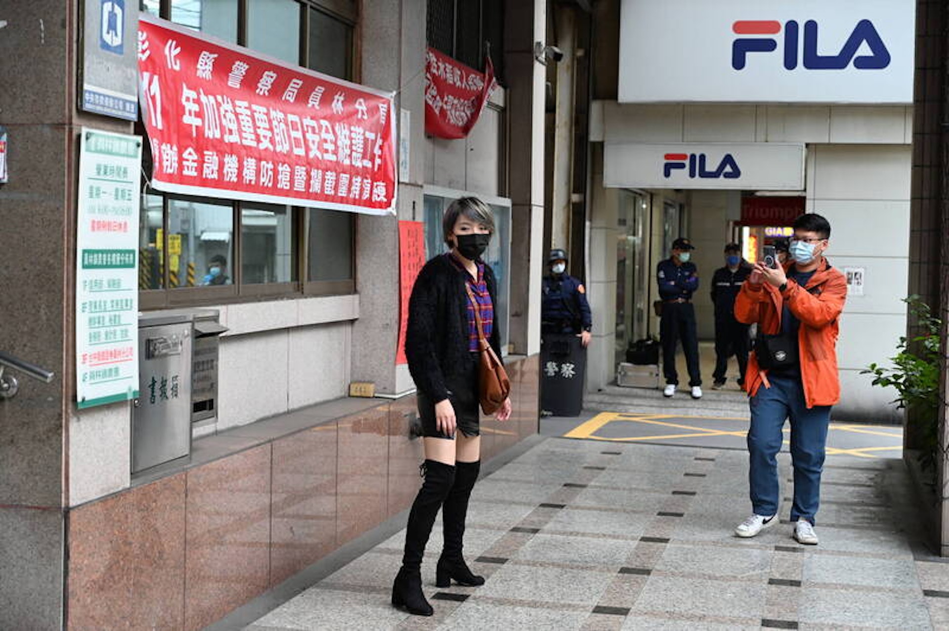 警方為了防搶演習,有劇情又有美女刑警夠吸睛。(Sourse:台灣警方) 警方為了防搶演習,有劇情又有美女刑警夠吸睛。(Sourse:台灣警方)