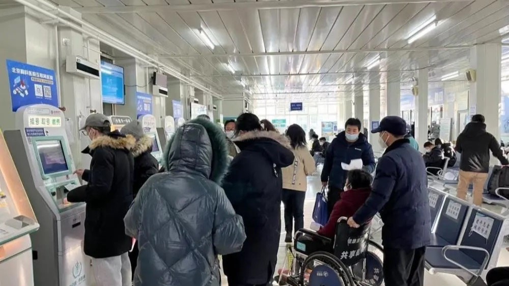 内地民众染疫后担心变“白肺” 做肺部电脑扫描 多地医院大排长龙（图） - 2