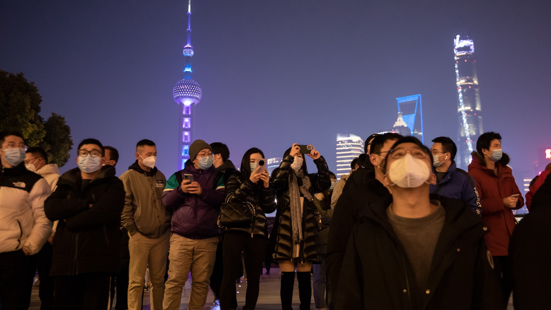 上海、西安多地萬人齊聚地標迎新年 北京市民湧雍和宮搶上頭香 上海、西安多地萬人齊聚地標迎新年 北京市民湧雍和宮搶上頭香