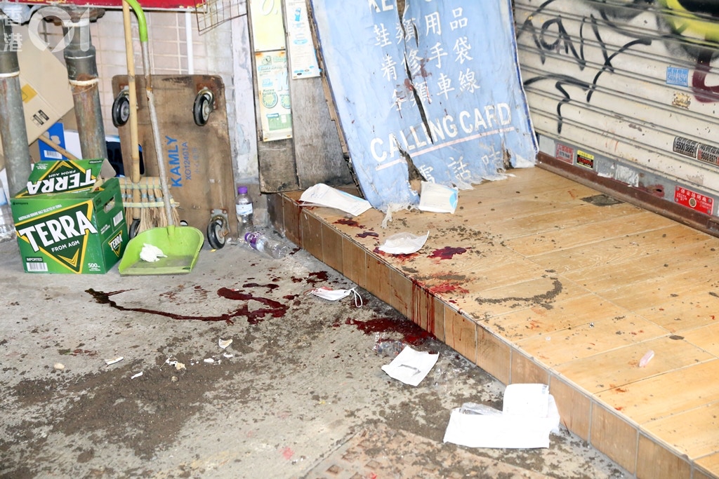 現場遺下大量血跡。(陳永武攝)