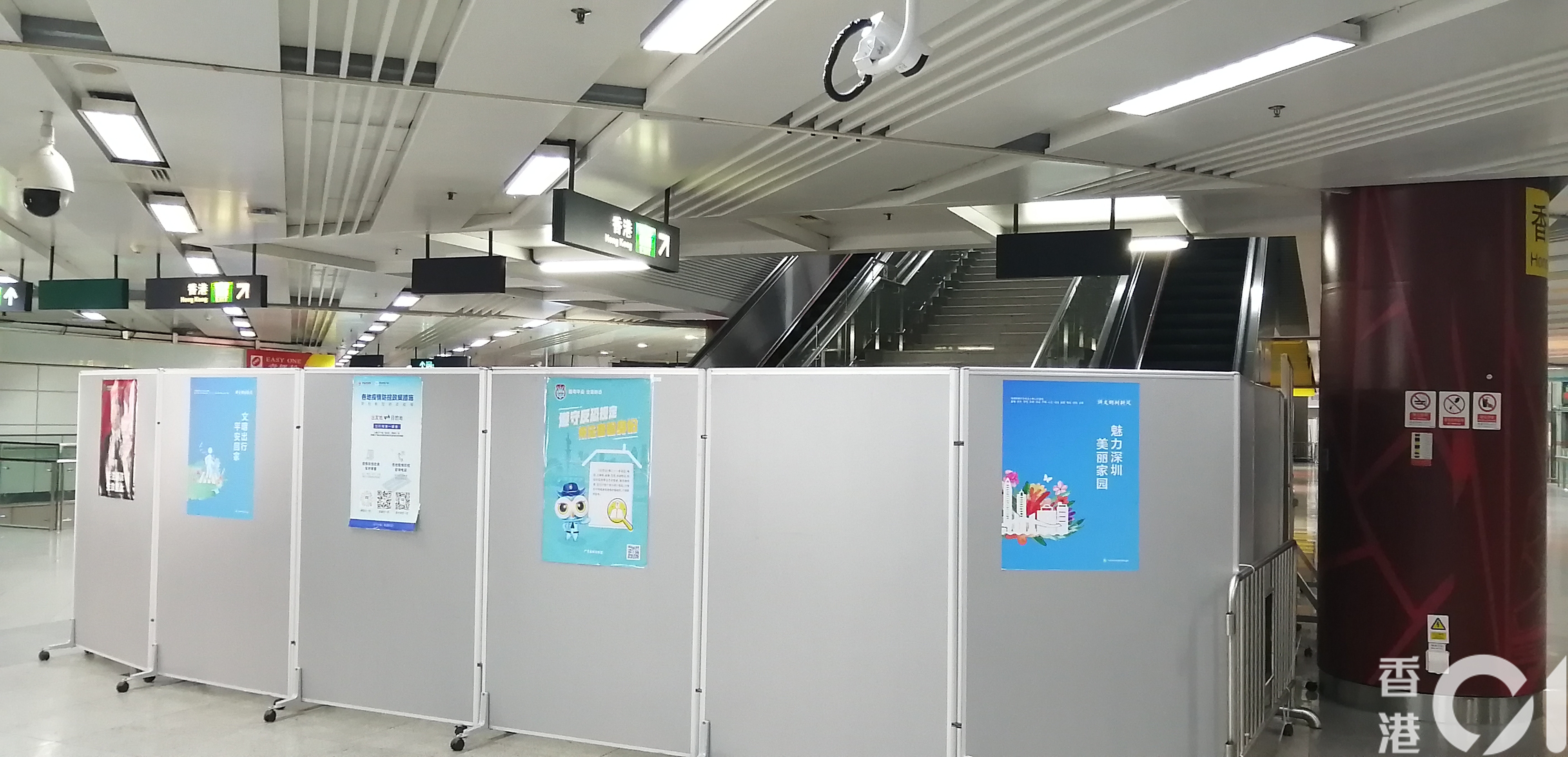 福田口岸往香港方向仍有大的背板隔住。（香港01）